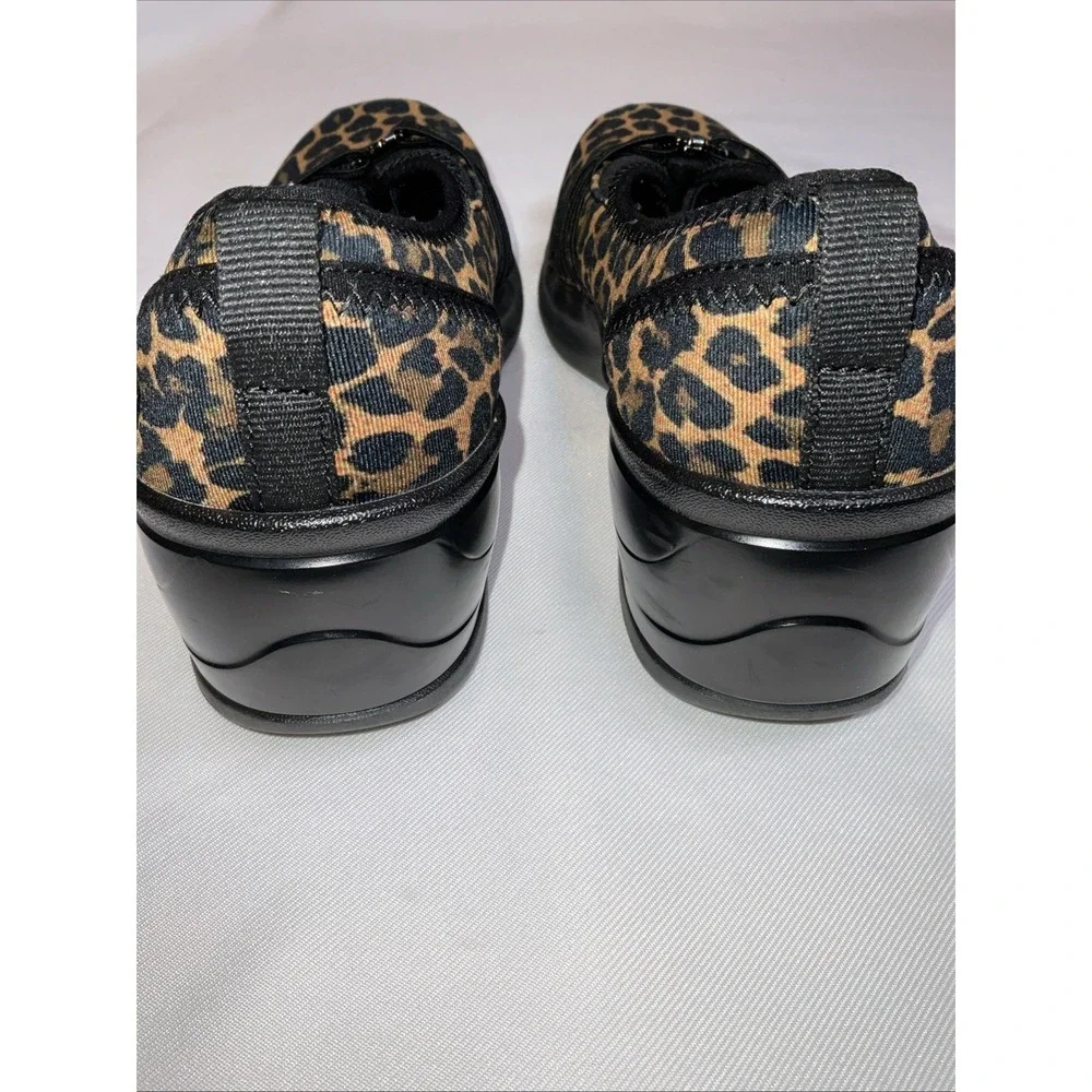 Bzees Women's‎ Melody Comfort Shoes Brown Leopard Print Slip On Wedge Heel 8.5